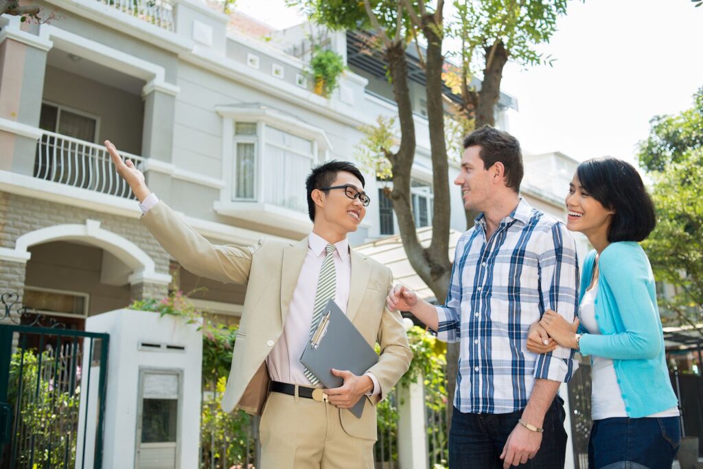 Consider these factors before hiring a Brisbane buyers agent